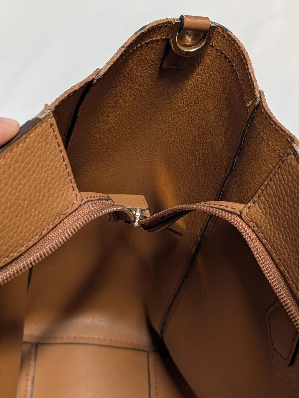 MICHAEL KORS Tan Leather Tote Bag with Signature Logo Charm